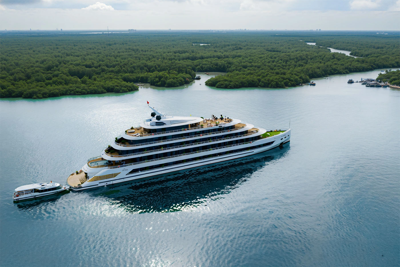 TP.HCM đón du thuyền siêu sang trên sông Sài Gòn